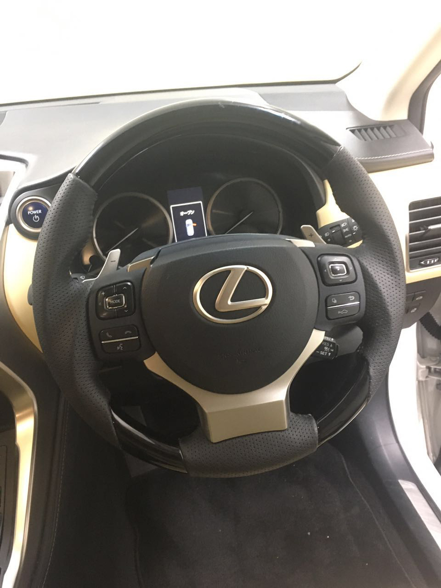 レクサス LEXUS NX NX200t NX300h GS-F RC-F RC 10系 IS 30系 前期 コンビステアリング ピアノブラック/本革 【スポーツグリップ】 ASL001_装着イメージ画像　NX