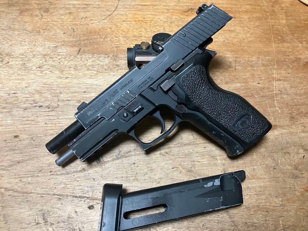 WE GBB SIG P226 中古 傷あり CO2マガジン付き WE GBB SIG P226 中古 傷あり CO2マガジン付き