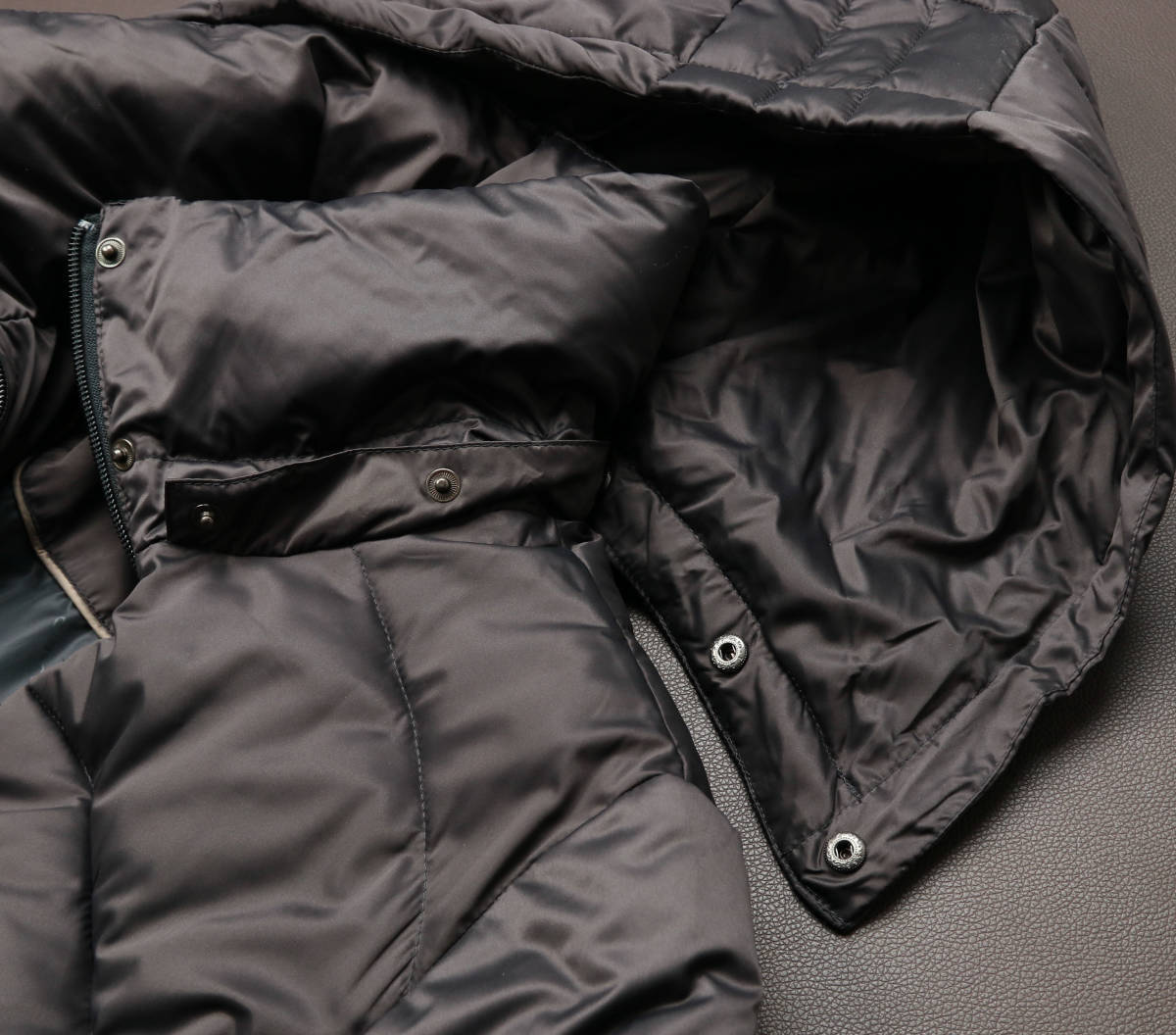 XR01　イタリアASTROLABIO　中綿コート　レディース　50　軽量　ひざ丈　スリム　ジャケット　セレブ愛用　シンプル　コート　フード着脱可_画像7