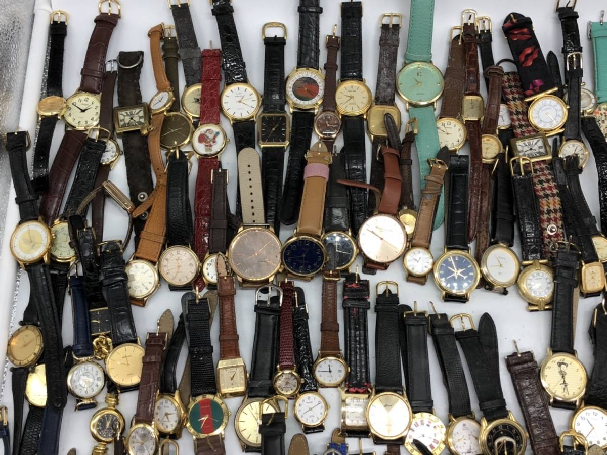 動作未確認品 ジャンク ゴールドカラー 金色 腕時計 300本以上 SEIKO/CASIO/CITIZEN ブランド まとめ売り 大量 まとめて_画像2