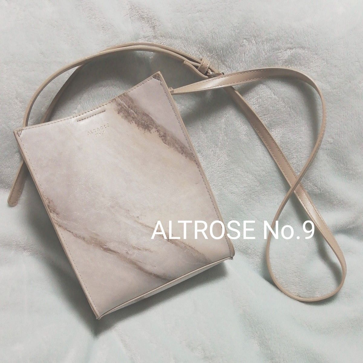 ALTROSE No.9 アルトローズ マーブルベージュ ショルダーバッグ 斜め掛け サコッシュ クロスボディ