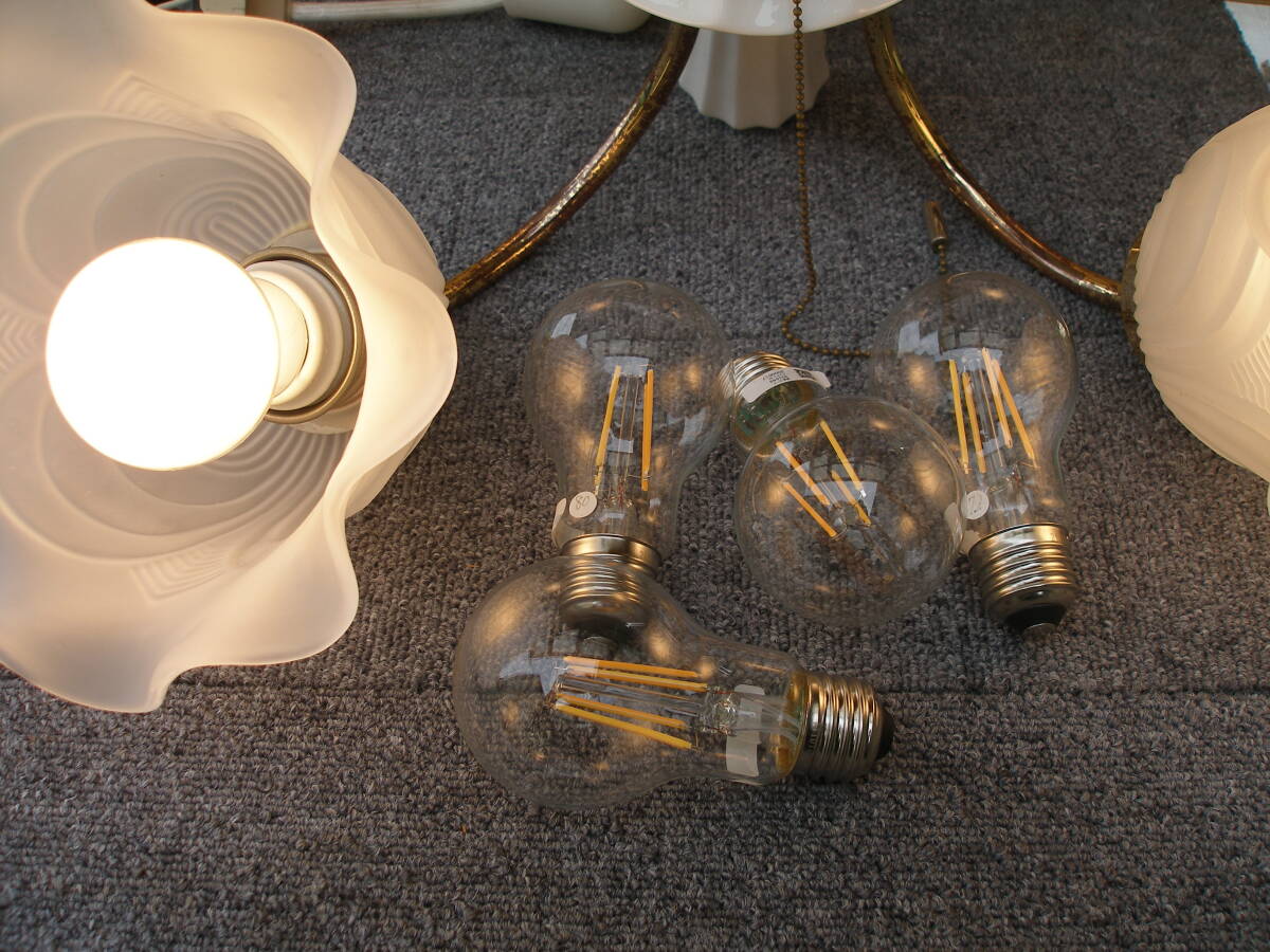 かわいい　ラッキー シャンデリア 照明器具 4灯（電球付）LC-1914 + LEDフィラメント電球（電球色）4個セット　中古品_画像3