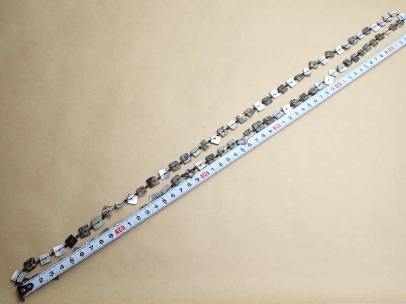N768　ヴィンテージ ネックレス シェルプレート ロングサイズ ループ アクセサリー Vintage necklace_画像4