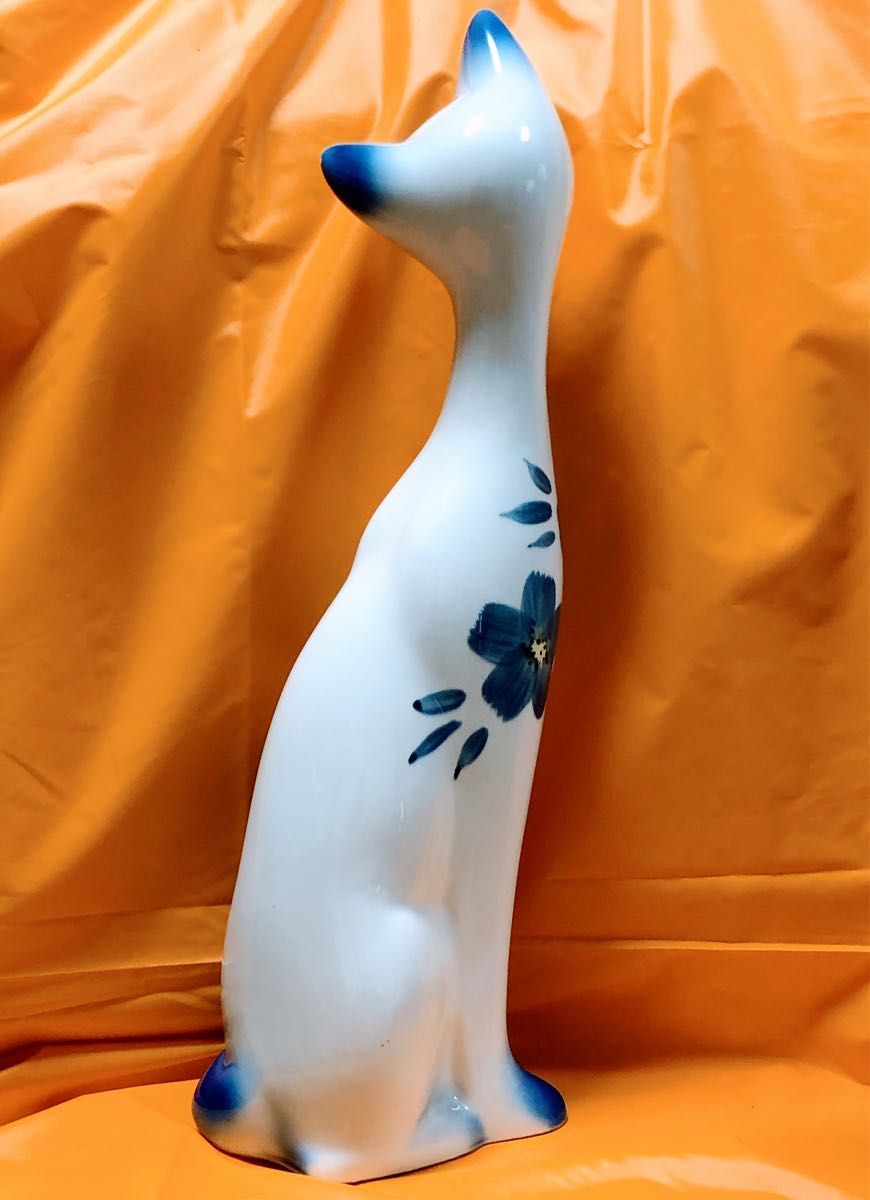 懐かしい昭和レトロポップな可愛いブルーキャット　花柄の猫　シャムネコ　陶器