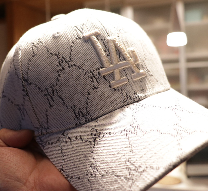 新品/完売 希少レア LA モノグラム 白灰 (サイズF) ロサンジェルス 高級セレブ系 baseball CAP 革ベルト 高級 帽子 ストリート キャップ_画像2