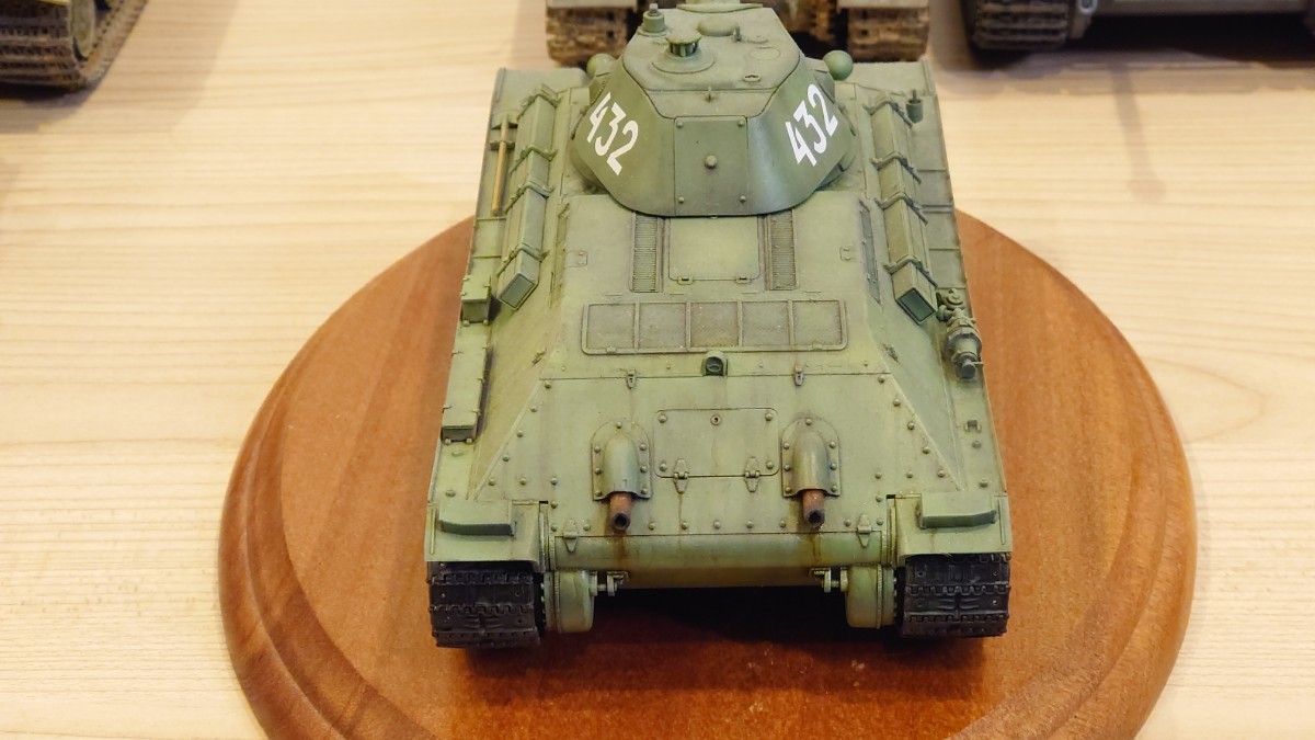 1/35 T-34 1940年型 ソ連中戦車 バルバロッサ作戦 完成品 ウェザリング済 ドラゴン _画像4