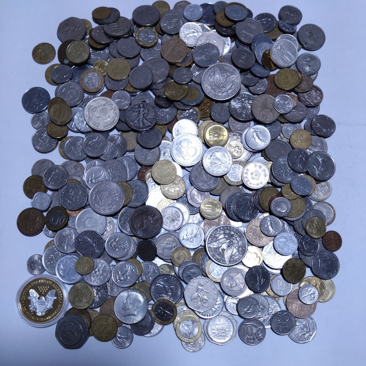 古銭 銀貨 硬貨 コイン 外国銭 アメリカ ヨーロッパ 海外 アジア 中国 コレクション 台湾 香港 2.4キログラム以上 B_画像1