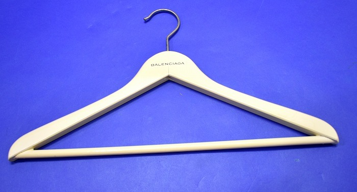 BALENCIAGA( Balenciaga ) вешалка 3 шт. комплект Logo вешалка жакет пальто LOGO Hanger пластик из дерева бренд cut and sewn 