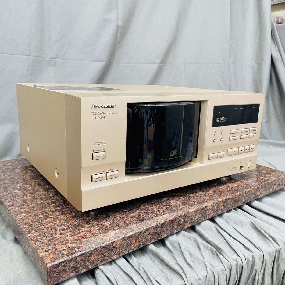 P681☆【ジャンク】Pioneer パイオニア PD-F908 CDチェンジャー CDプレーヤー_画像1