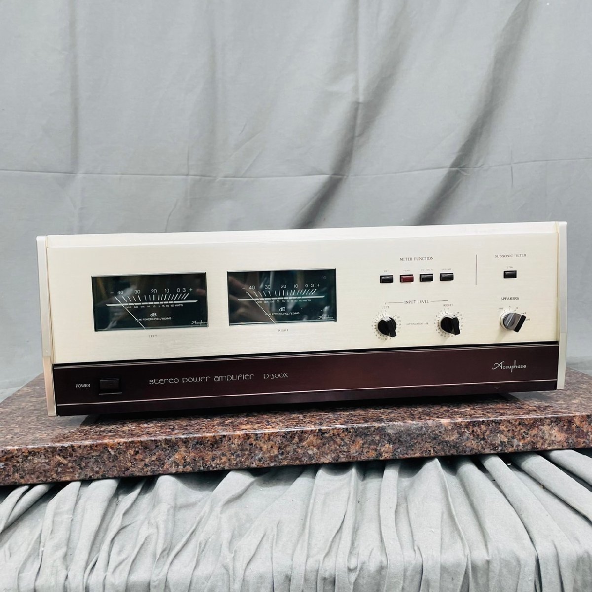 P690☆【中古】Accuphase アキュフェーズ D-300X パワーアンプ_画像2