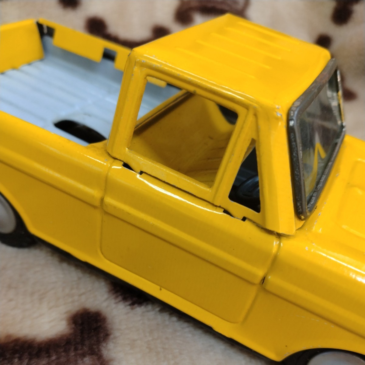 萬代屋【DATSUN sedan 1000ダットサン セダン 黄緑グリーン 萬代屋【DATSUN sedan 1000ダットサン セダン 黄緑グリーン