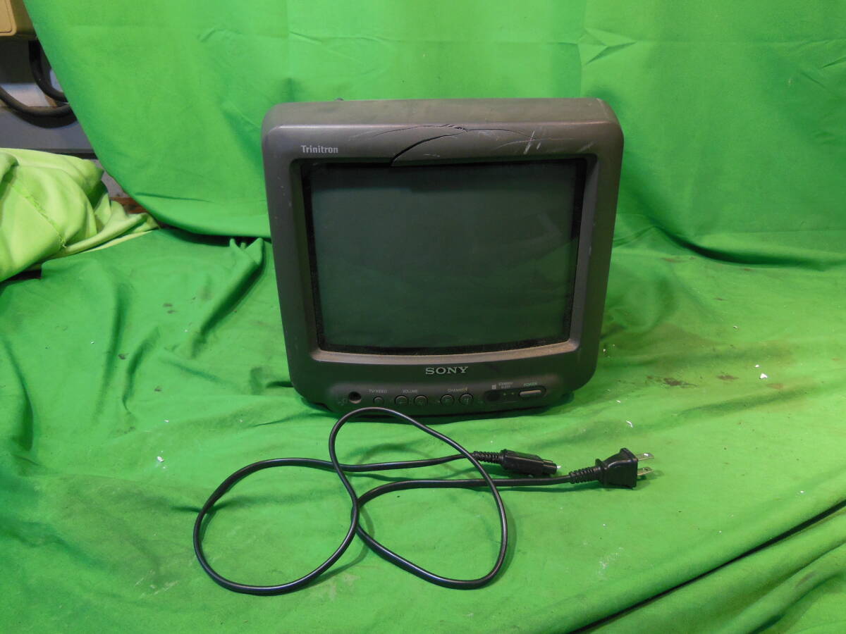 w240223-004A5 SONY Trinitron KV-10DS1 ブラウン管テレビ 95年 通電確認済 電源ケーブル付 ソニー ブラウン管 レトロゲーム トリニトロンの画像1