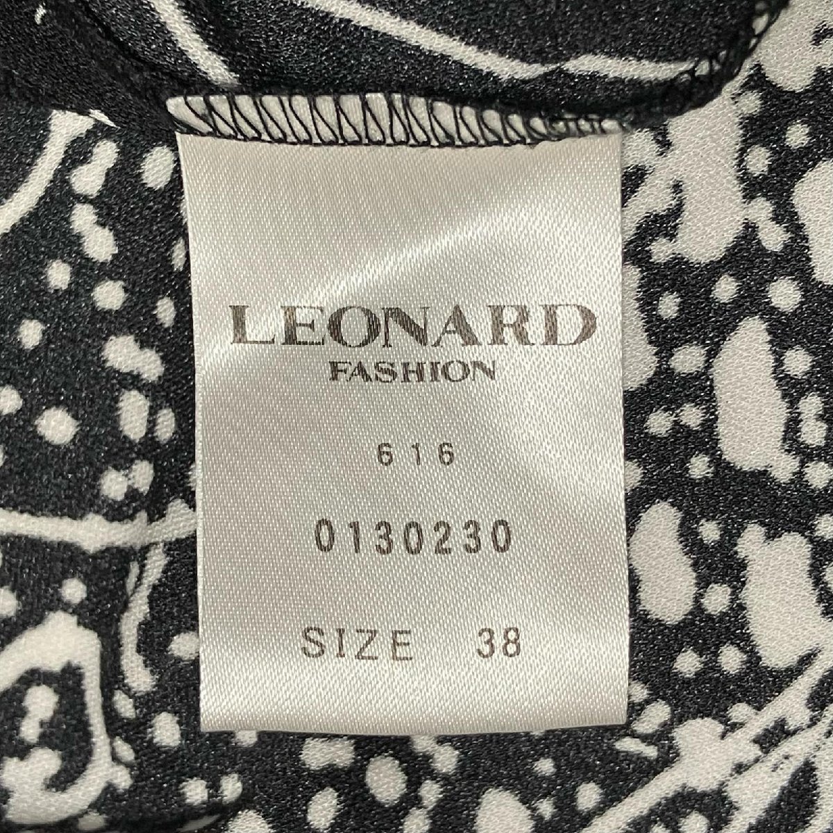 ○送料無料 LEONARD レオナール フレンチスリーブ ワンピース ボタニカル柄 モノトーン アセテート 白×黒系 レディース サイズ38_画像6