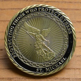 チャレンジコイン FBI 公式紋章 記念メダル Challenge Coin 記念コイン ミカエル像 亜鉛合金 彫刻 円形_画像2