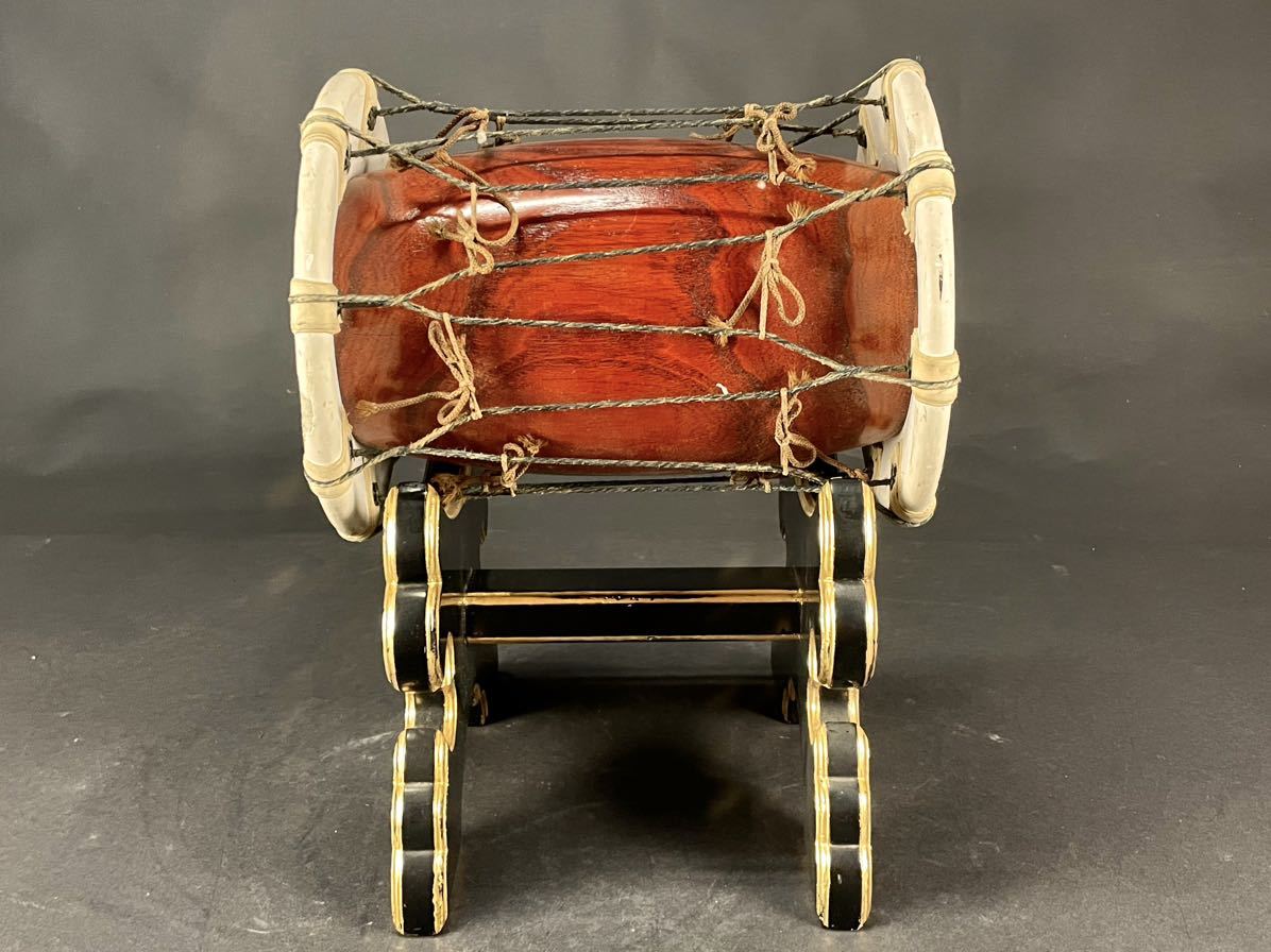 衿』和楽器 鞨鼓 羯鼓 バチ付 台付 雅楽 和太鼓 item details 衿』和楽器 鞨鼓 羯鼓 バチ付 台付 雅楽 和太鼓 item details