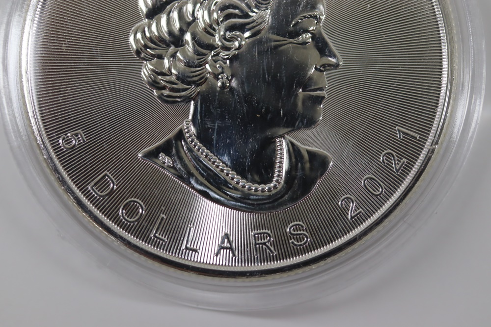 カナダ　2021年　メイプルリーフ　銀貨　1OZ　31.1ｇ　エリザベス　シルバーコイン　1オンス　①_画像5