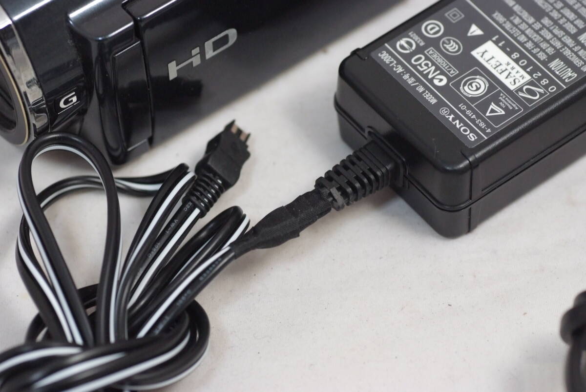 HDR-CX520V(ソニー)SONY デジタルビデオカメラ メモリー録画タイプ バッテリー ACアダプター付きですがジャンクです。録画でエラーが出ます_画像2