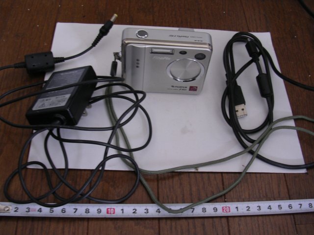 ■FinePix F401 撮影/再生/ストロボ/ズーム動作確認品(確証写真提示) 純正AC/USB付き JUNK扱い