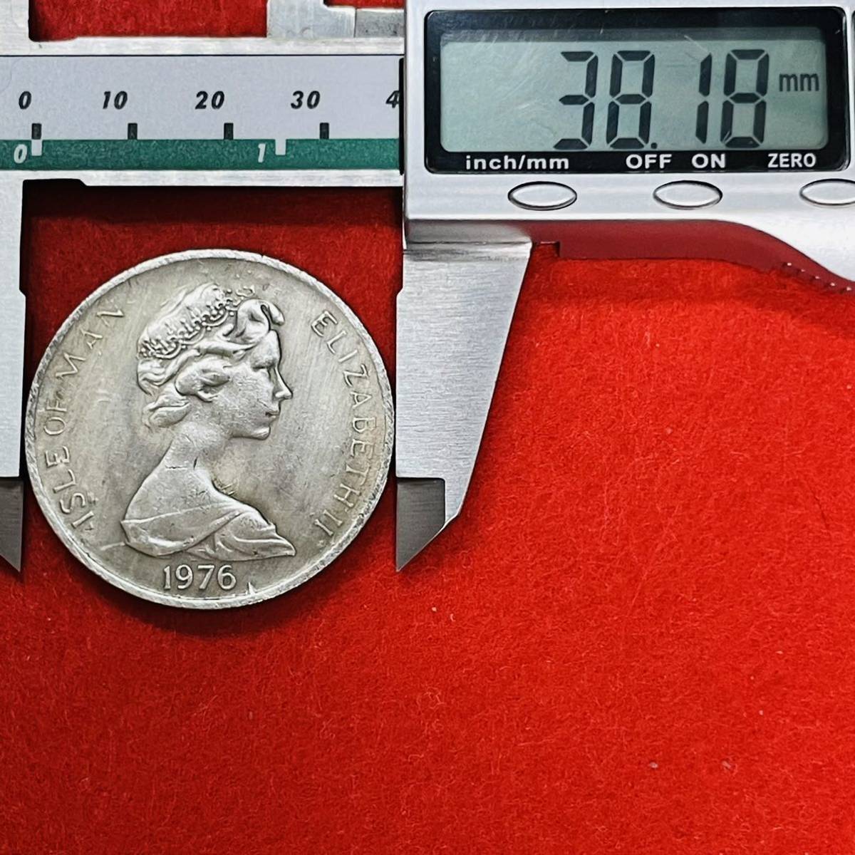 イギルス　硬貨　王室属領　1976年　マン島　エリザベス 2 世　馬車鉄道 100 周年記念　三脚巴紋　記念幣　コイン　古銭　重さ20.42g_画像6