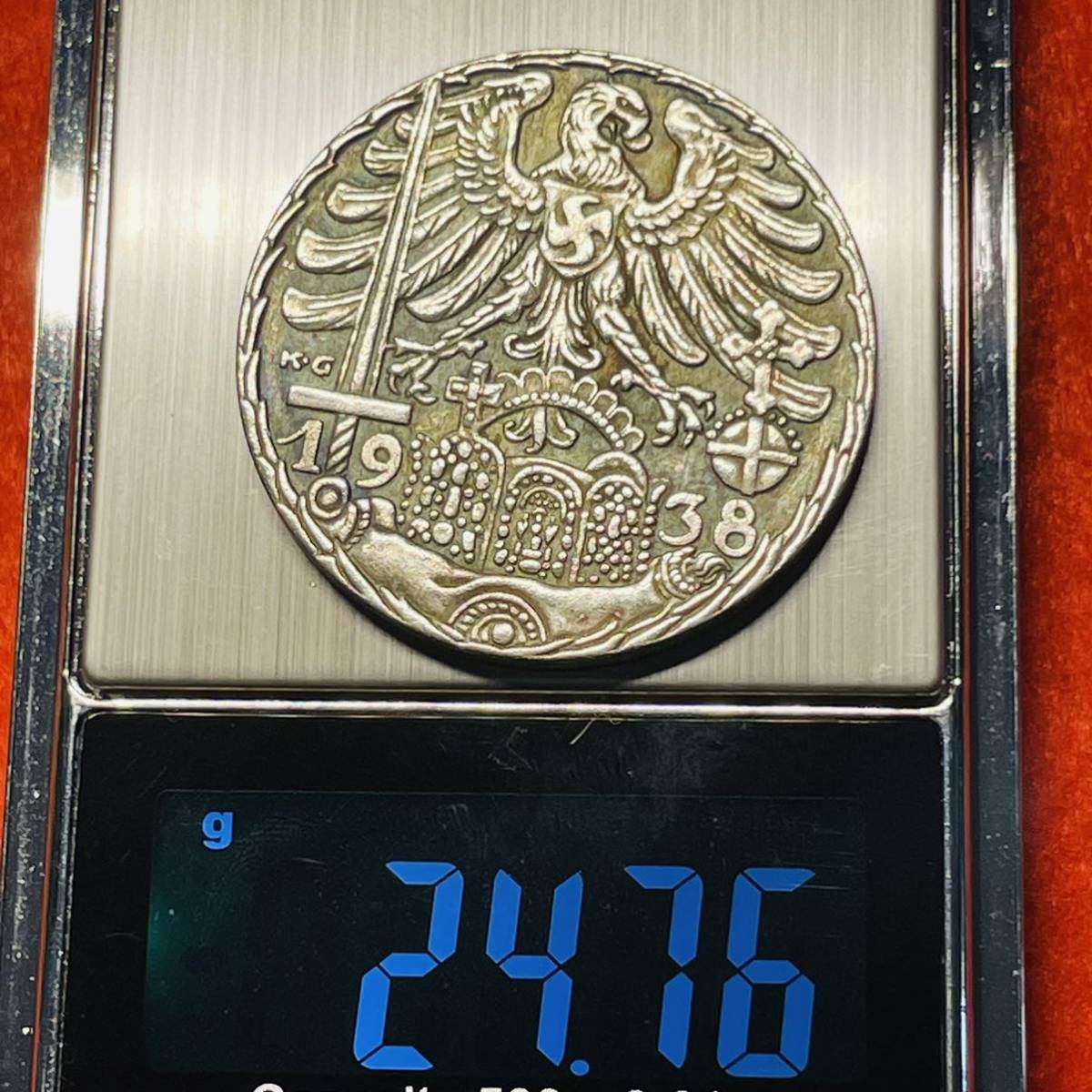 ドイツ　硬貨　古銭　ニュルンベルクの街　1938年　オーストリア併合　剣　帝国の鷲　紋章　クラウン　花輪　コイン　重さ24.76g_画像5