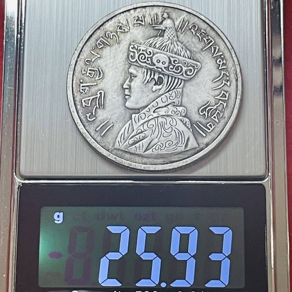 ブータン　硬貨　古銭　 ジグメ・ドルジ 　国王　王冠　アンティーク　記念硬貨　古銭　セグメント　シンボル　コイン 重さ25.93g_画像5