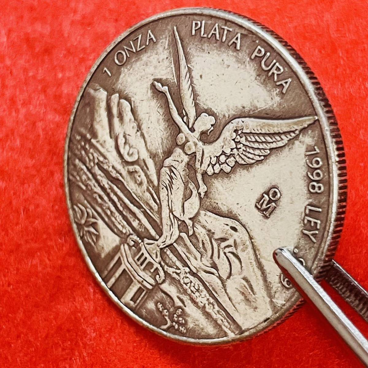 メキシコ 硬貨 古銭 1998年 翼のある女神 「メキシコ合衆国」銘 ポポカテペトル火山 イスタクシウアトル火山 記念幣 コイン 重さ26.53g_画像3