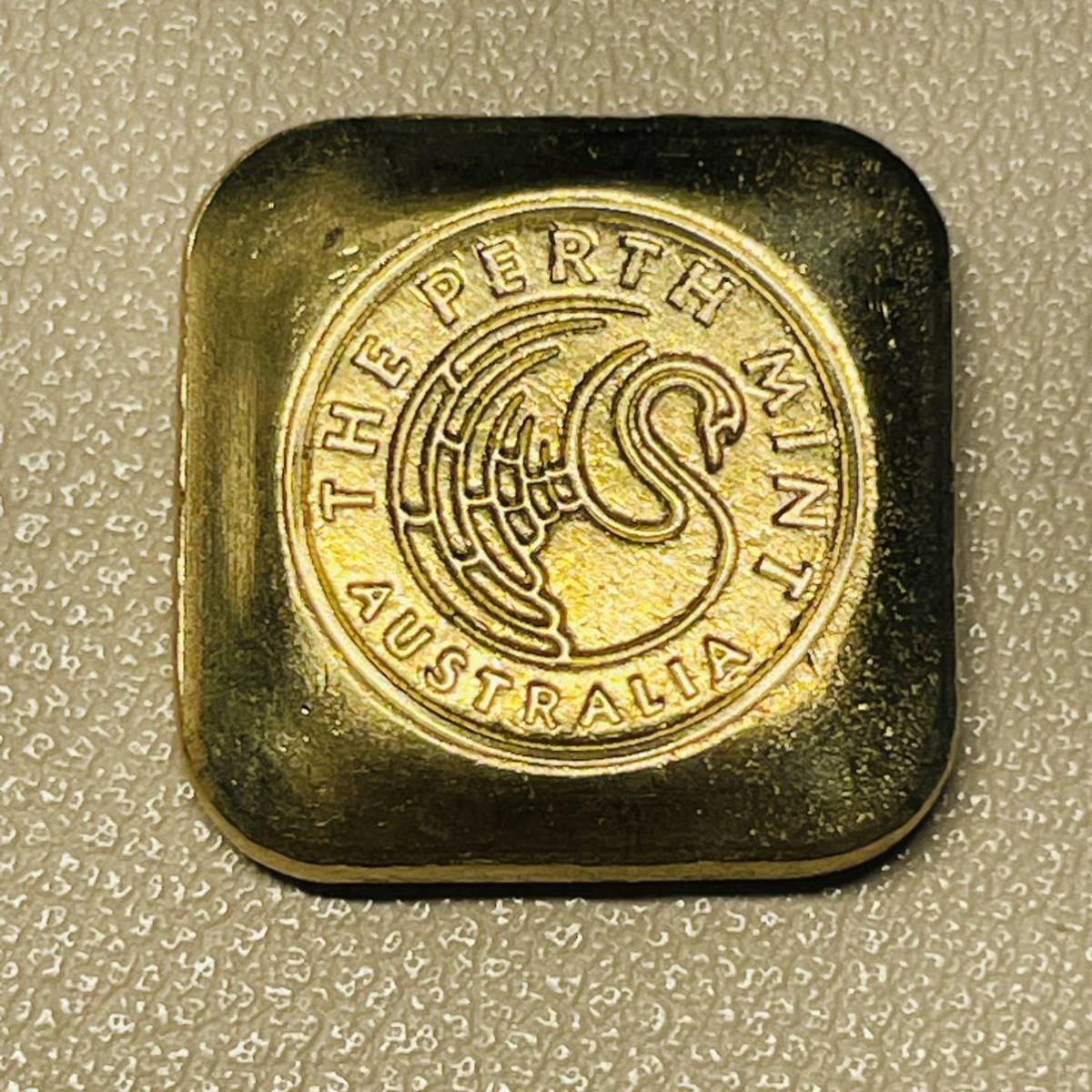 オーストラリア 硬貨 古銭 「パースミント オーストラリア」銘 インゴッド 白鳥 記念幣 メタル　重11.26g_画像1