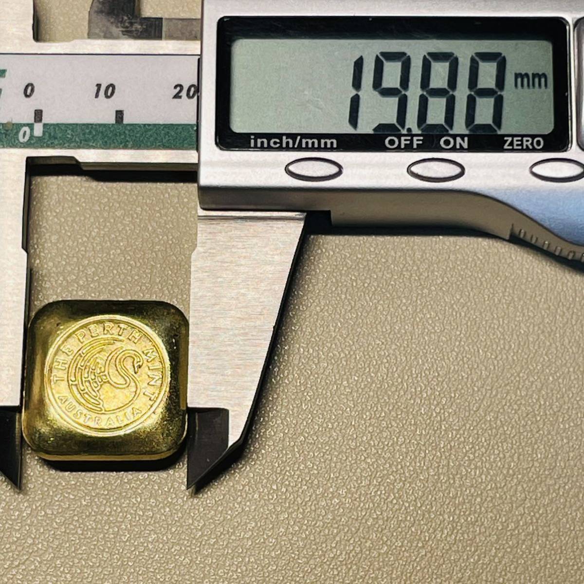 オーストラリア 硬貨 古銭 「パースミント オーストラリア」銘 インゴッド 白鳥 記念幣 メタル　重11.26g_画像6
