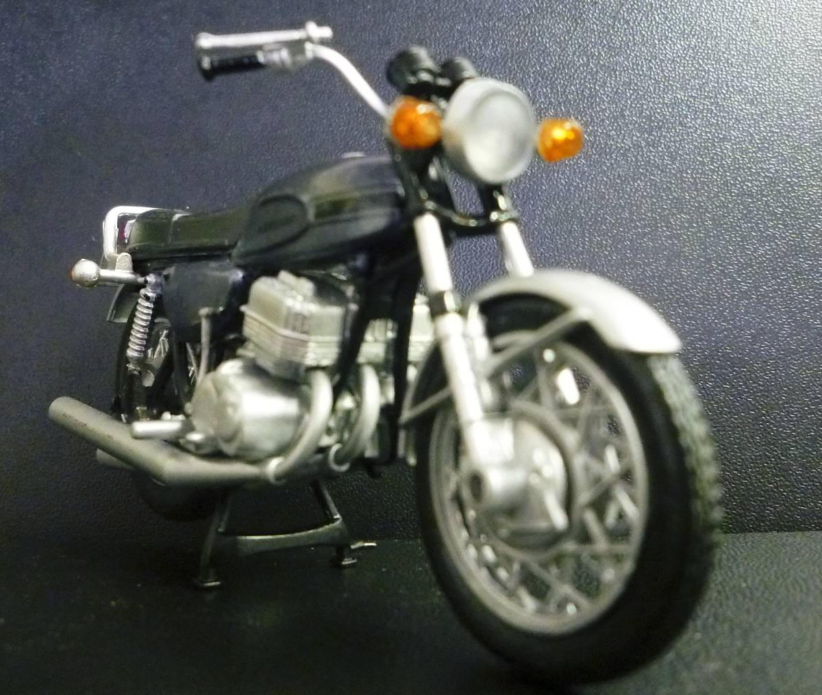 1/24 カワサキ マッハ Ⅲ 500 SS ピ－コックグレー Kawasaki MACH Ⅲ 500SS_画像8