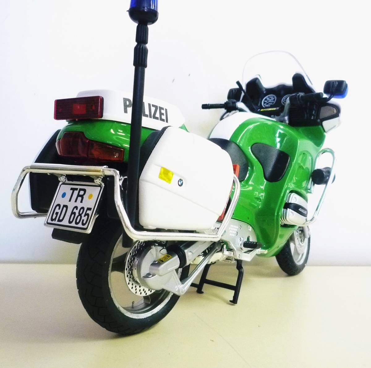 ギロイ 1/10 BMW R1100 RT POLIZEI 水平対向 シャフトドライブ 警察 ポリス BMWライセンス製品 Guiloy ビッグスケール メタルダイキャスト_画像8