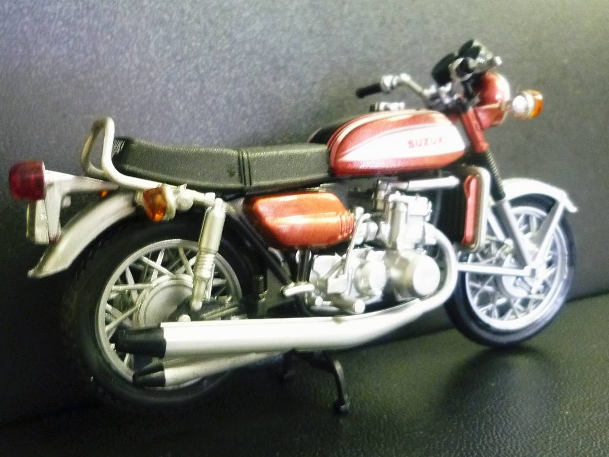 1/24 スズキ GT750 ブライトレッド スズキ GT 750 並列3気筒水冷 バッファロー 水牛 1971の画像7