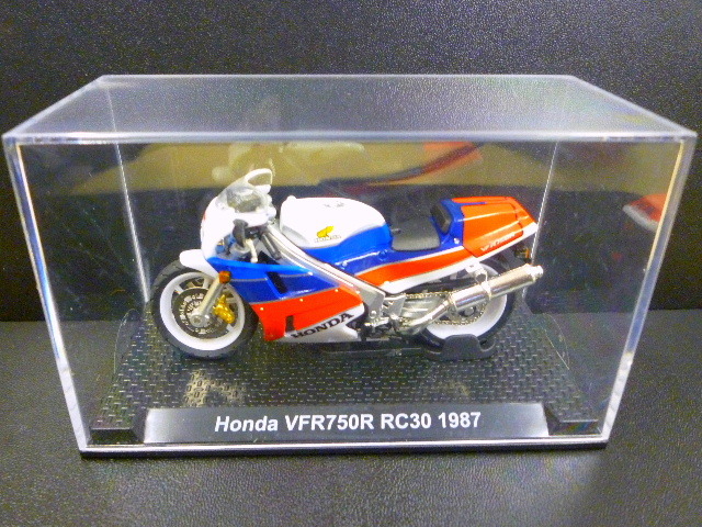 ☆希少出品 1/24 ホンダ  RC30  VFR750R HONDA RC 30  VFR  750R トリコロールカラー 1987 の画像1