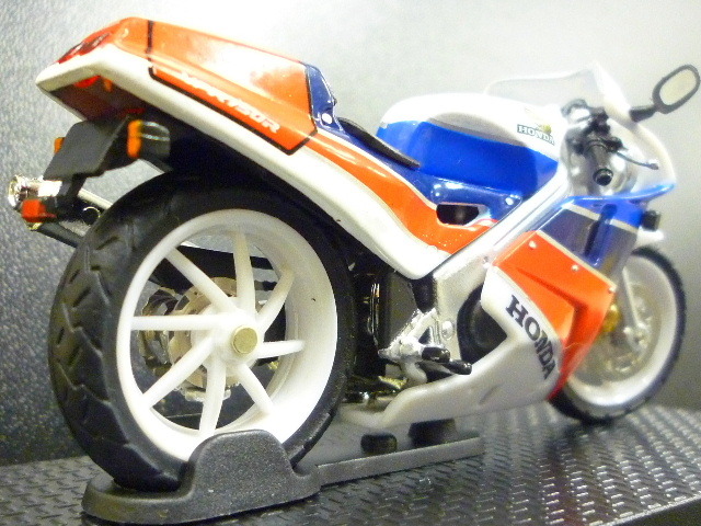 ☆希少出品 1/24 ホンダ  RC30  VFR750R HONDA RC 30  VFR  750R トリコロールカラー 1987 の画像4