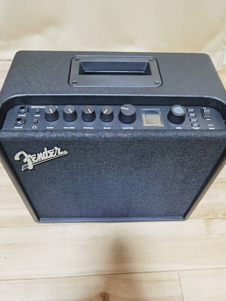 Fender フェンダー Mustang LT25 ギター アンプ　中古　美品　おまけ付き_画像1