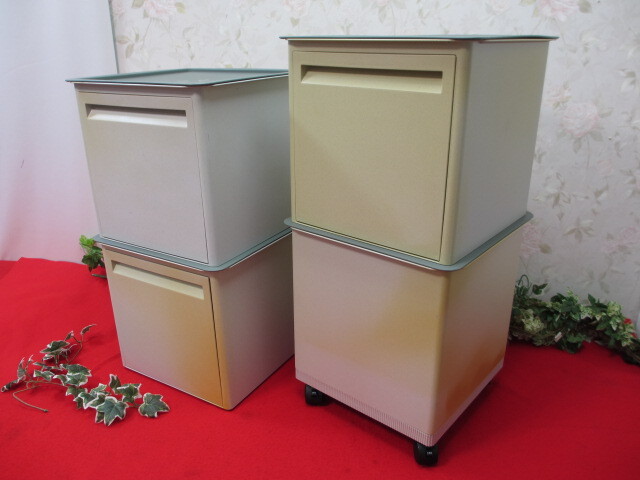 18GY5471 Tupperware タッパーウェア マルチオーガナイザードア付き・フタ付キャスター付き　４個セット_画像1