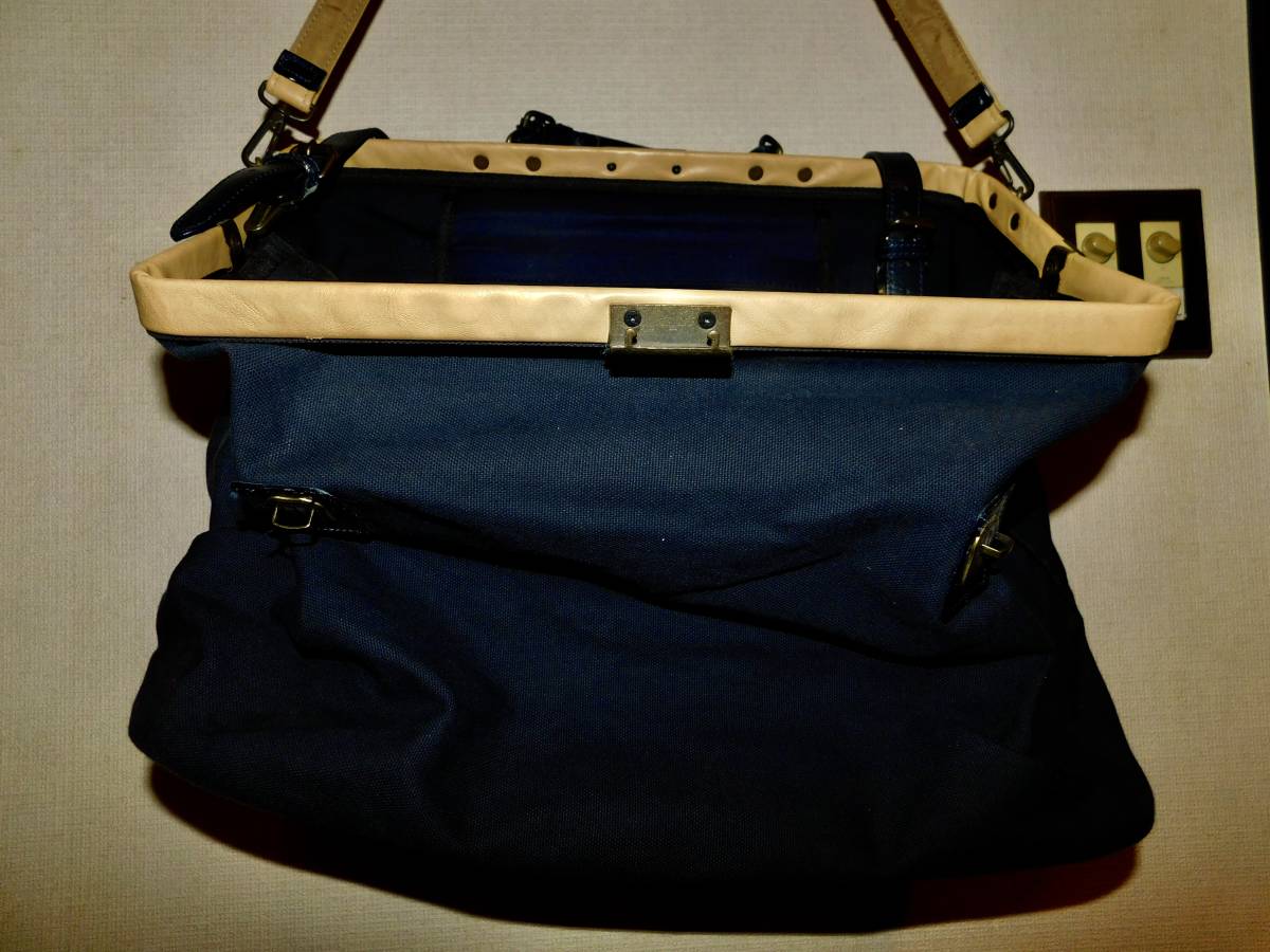 木和田　日本製　ダレスタイプボストンバッグ　KIWADA 紺　旅行鞄　一、二泊用　旅行に　帆布 鍵付き_画像2