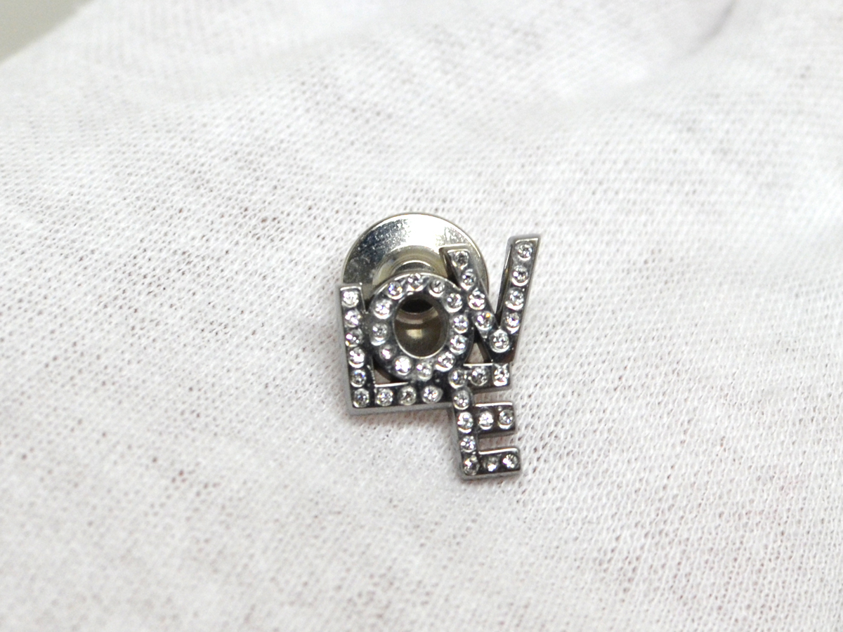 【最短翌日着・関税送料込】 SAINT LAURENT ピンバッチ LOVE Saint Laurent サンローラン LOVE ピンバッチ|Yahoo!フリマ(旧