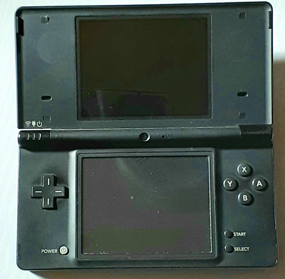 動作確認済み ニンテンドーDSi ブラック 本体 ソフト付き Nintendo 任天堂 動作品