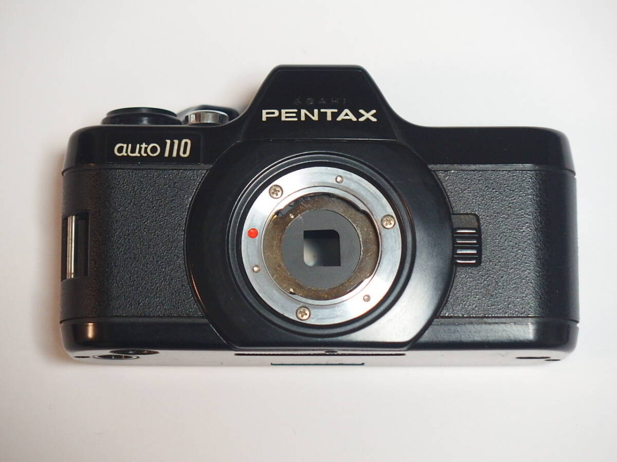 PENTAX ペンタックス auto110 + フラッシュ AF100P + ワインダー 110WINDER + 50mm 24mm 18mm F2.8 レンズ3本 + フィルター9枚_カメラフロント