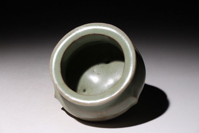 博物館展示品　来歴有　2127　宋時代　龍泉窯三足香炉　火屋付　幅約9.3cm　(検)青磁 香道具 香爐 唐物 中国美術_画像7