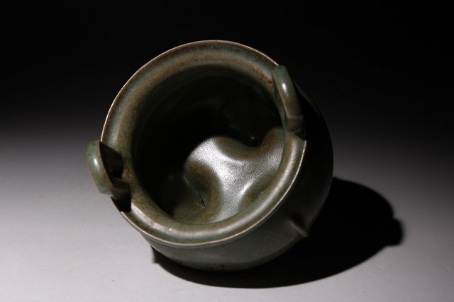 博物館展示品　来歴有　1360　宋時代　龍泉窯三足香炉　幅約12.5cm　（検）青磁 香炉 唐物 古道具 中国美術　_画像4