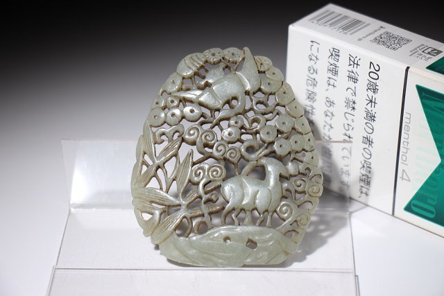 ☆百合☆和田玉　鹿鶴同春彫刻　全長約7.2ｃｍ　（検）玉牌 細密彫 透空彫 古玉 中国美術 古玩 唐物_画像2