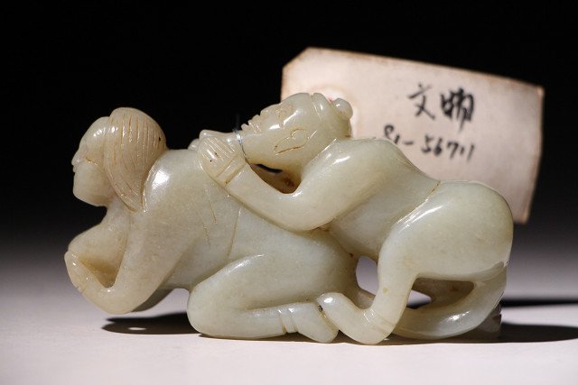 博物館展示品　来歴有　1847　戦国時代　和田玉人物像　全長約9.1cm　（検）古玉彫刻 根付 唐物 中国美術 古玩_画像5