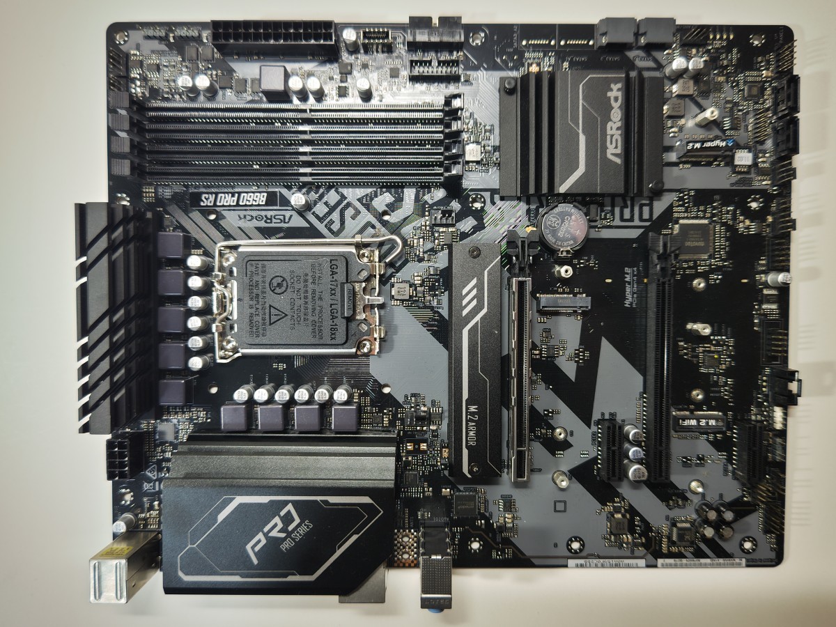 ASRockB660 PRO RS / ATX対応マザーボード_画像2