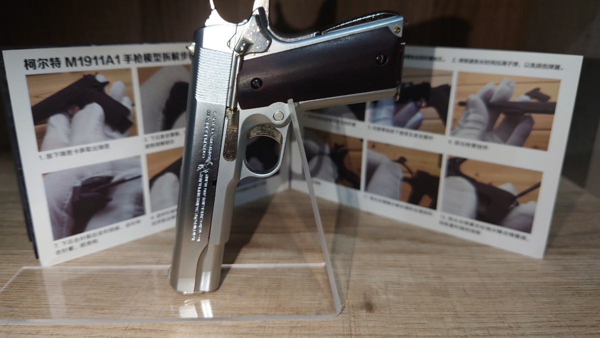 精巧1/2スケール　ミニチュアモデルガン　コルトM1911A1 シルバー　　木製グリップカスタム