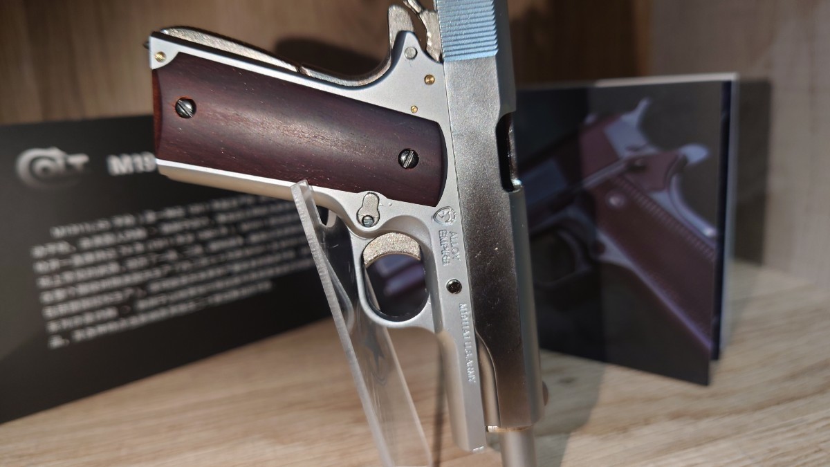 精巧1/2スケール　ミニチュアモデルガン　コルトM1911A1 シルバー　　木製グリップカスタム