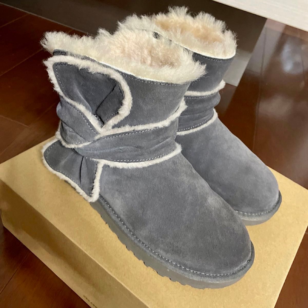 UGG  MINI SPILL SEAM BOW BOOT アグ  ムートンブーツ　希少モデル！ショートブーツ