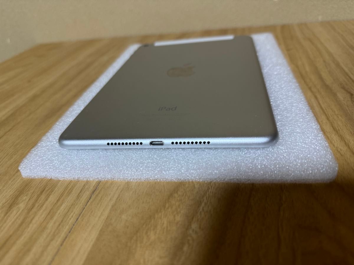 iPad Mini 4  Wi-Fi + Cellular SIMフリー  64GB シルバー  MK732J/A A1550