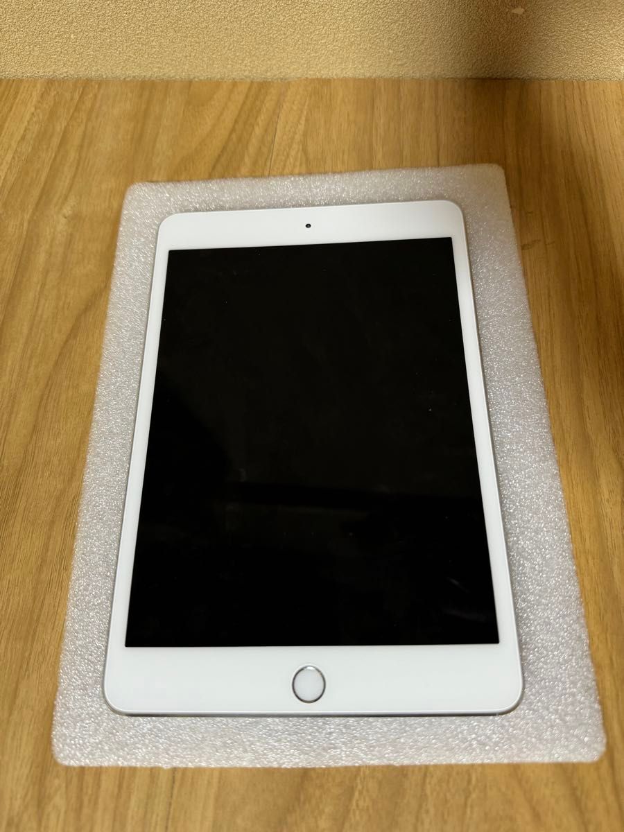 iPad Mini 4  Wi-Fi + Cellular SIMフリー  64GB シルバー  MK732J/A A1550
