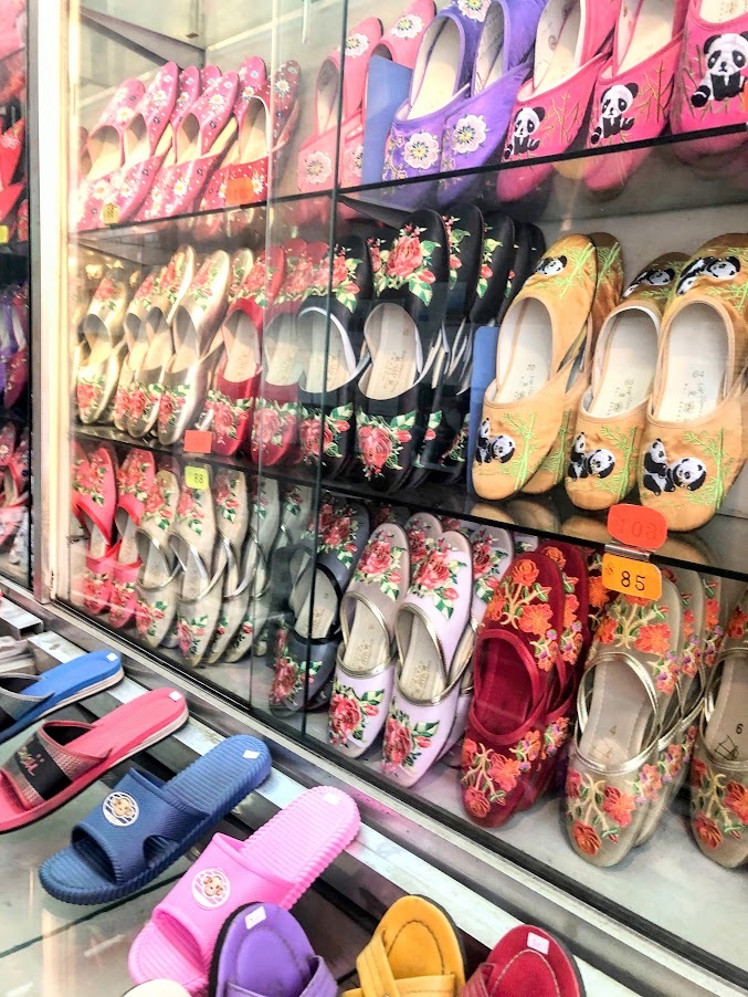 1点のみ・香港のお土産「英皇スリッパ～英皇鞋公司」百花の王・牡丹の刺繍　栄華富貴の象徴、紅も縁起良し　_画像10